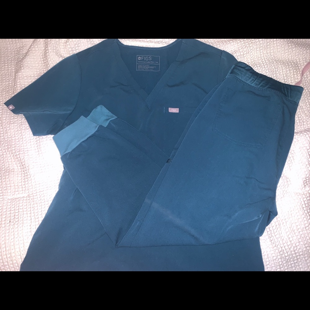 Figs scrubs
